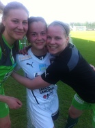 Pauliina Tähtinen ja Iida Laakkonen joukkueen parhaimmistoa.  Marjukka Mikkonen tuki joukkuetovereita.